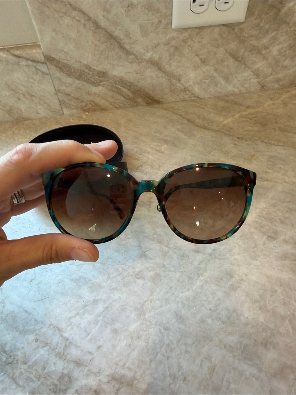 Michael Kors Greenwich M2 733S Sunglasses with Case - Picture 2 of 8